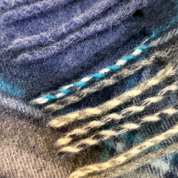 House of Scotland 100% Lambswool Tartan Scarf 🇬🇧 – Blue, Grey & Black Plaid - Picture 8 of 8